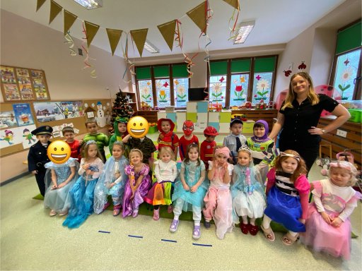 Grupa Lisk�w w strojach balowych