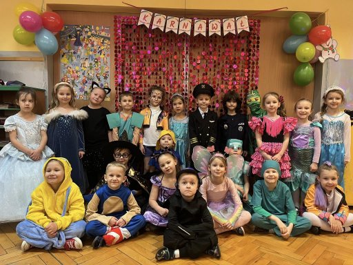 Grupa Je�yk�w w strojach balowych