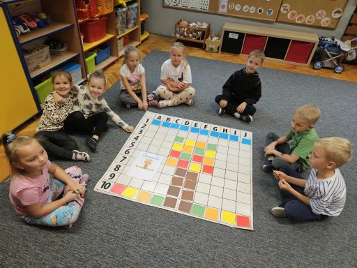 Zakodowane jesienne zabawy z mat� - drzewo