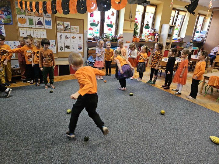 zawody sportowe z dyniami