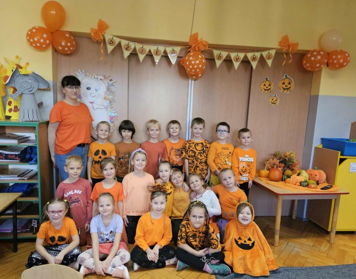 grupa starszakw w Dniu Dyni