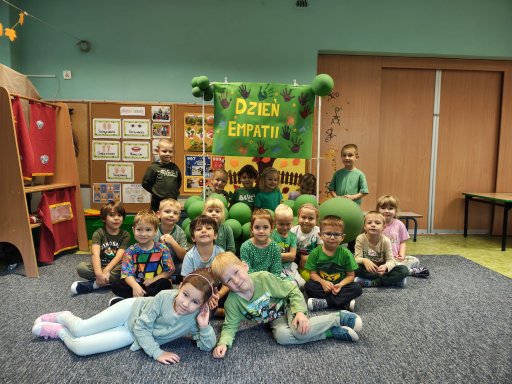 pami�tkowe zdj�cie grupowe �redniak�w - Delfinki