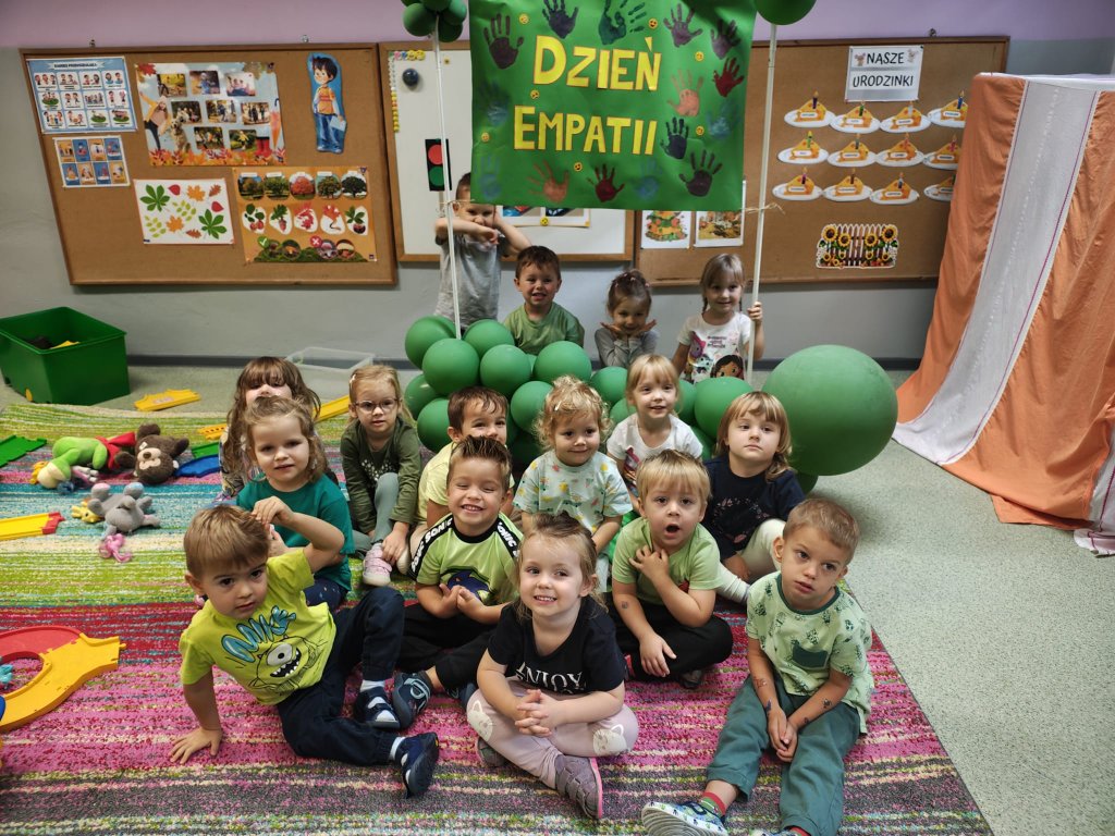 pami�tkowe zdj�cie grupowe maluszk�w