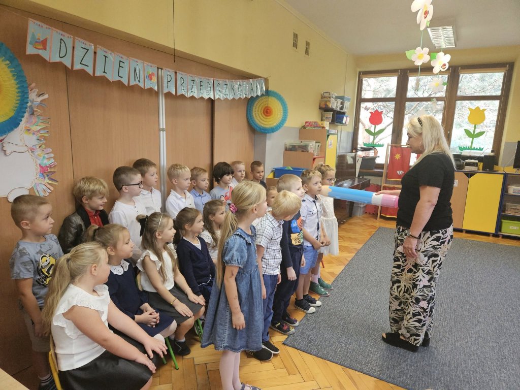 pasowanie starszak�w przez pani� dyrektor