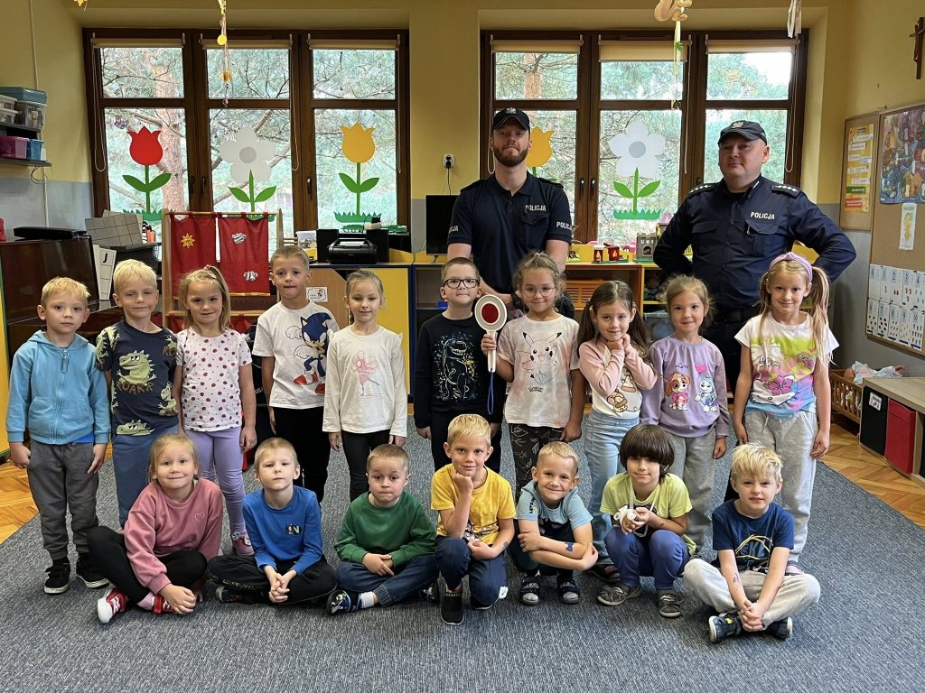 Je�yki w towarzystwie policjant�w