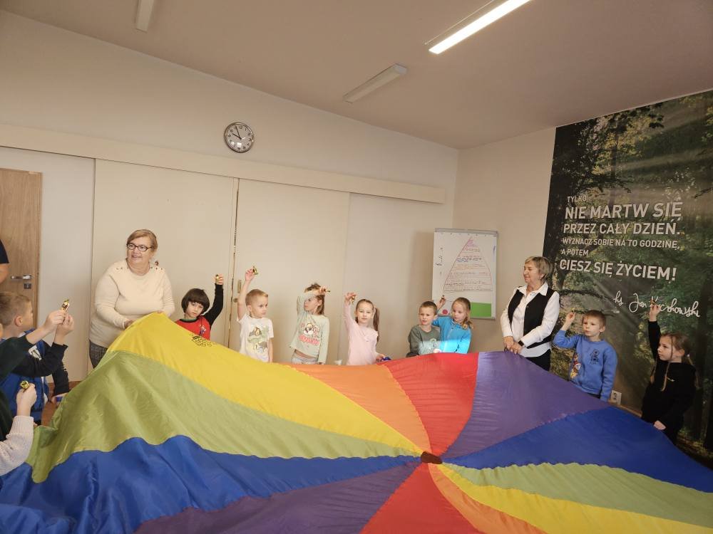 zabawy seniorami z chust�