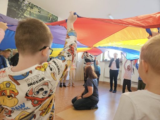 zabawy seniorami z chust�