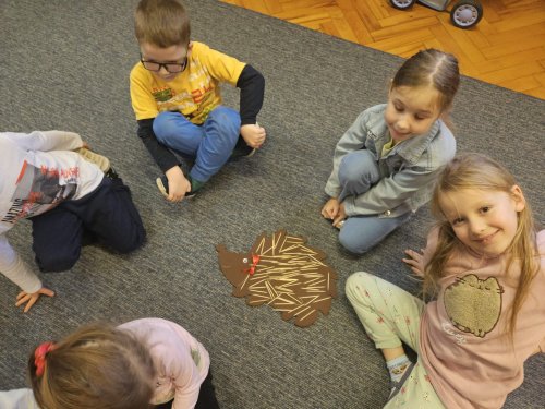 zabawy w dniu je�a - uk�adanie igie�ek z patyczk�w