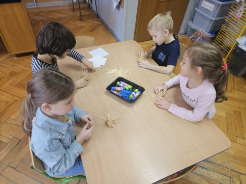 przedszkolaki robi� je�e z kartofli