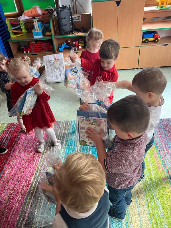 maluszki z prezentami